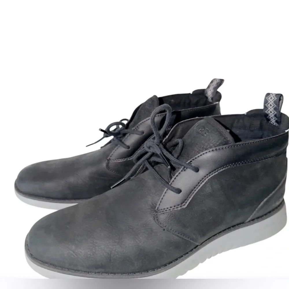 UGG Union Chukka Boot Men’s Black Leather Sz 11 Contemporary Minimalist career